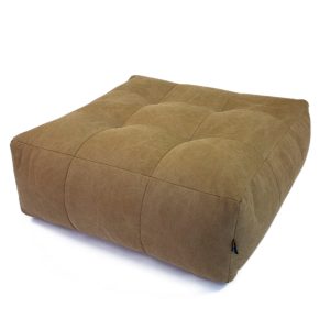 Puff seccional café, acolchado y versátil. Ideal para salas y dormitorios. Úsalo como asiento, apoya pies o complemento decorativo.